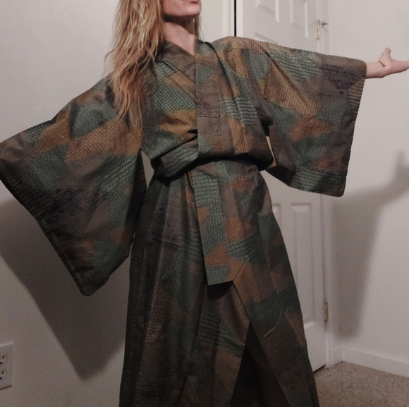 Vintage 50's 60's Japanese Kimono w/ abstract geometric mermaid design - Picture 2 of 16